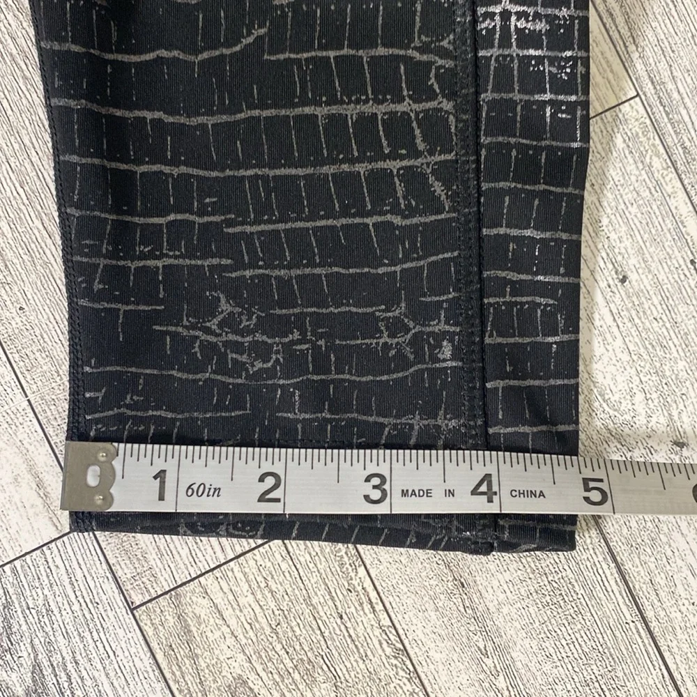 Pink Active Victoria's Secret Black Crocodile‎ Print Leggings Size Large